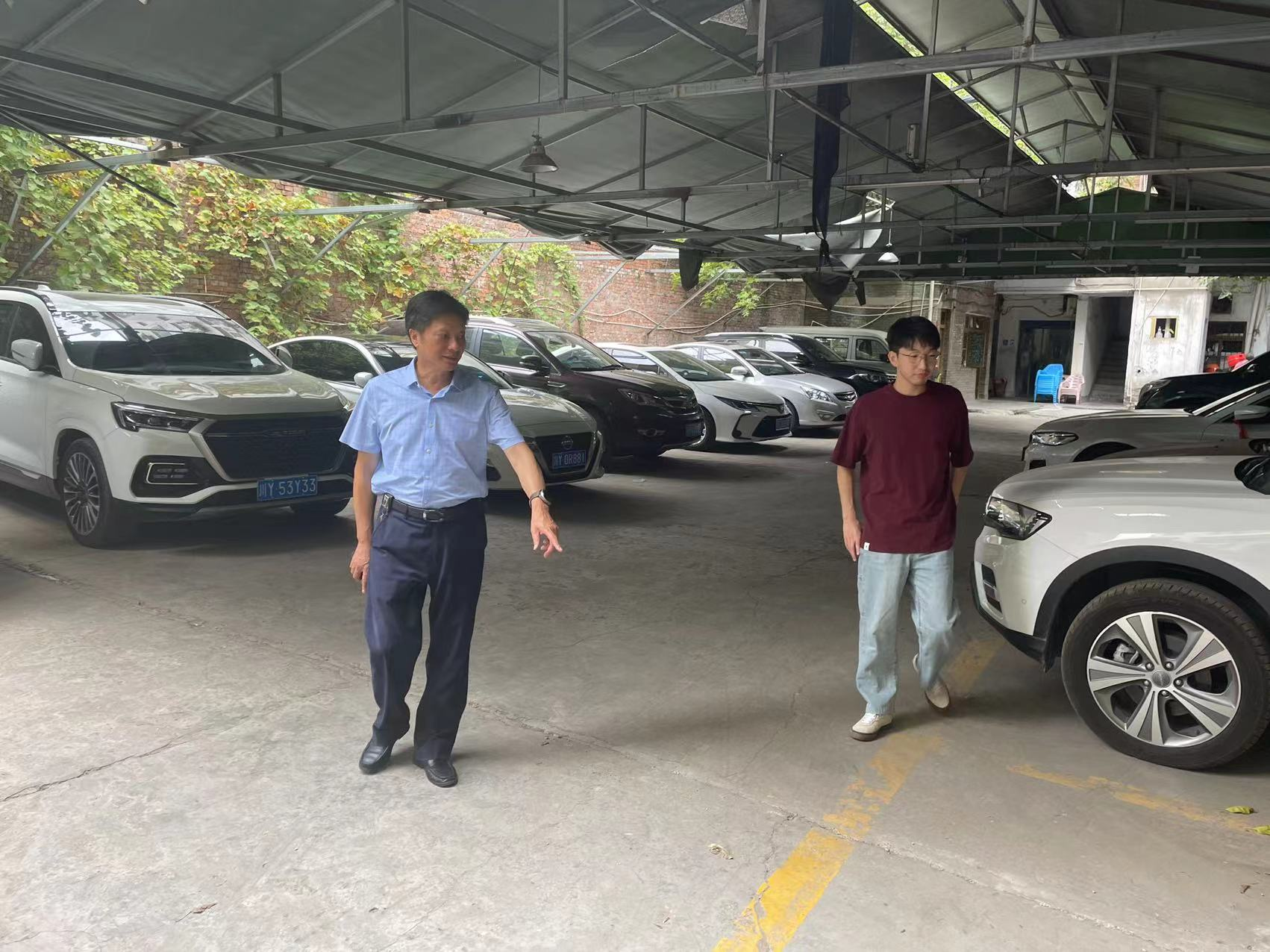 集團(tuán)黨委書記、董事長(zhǎng)許大政深入 “包?！鄙鐓^(qū)開展創(chuàng)文督導(dǎo)工作