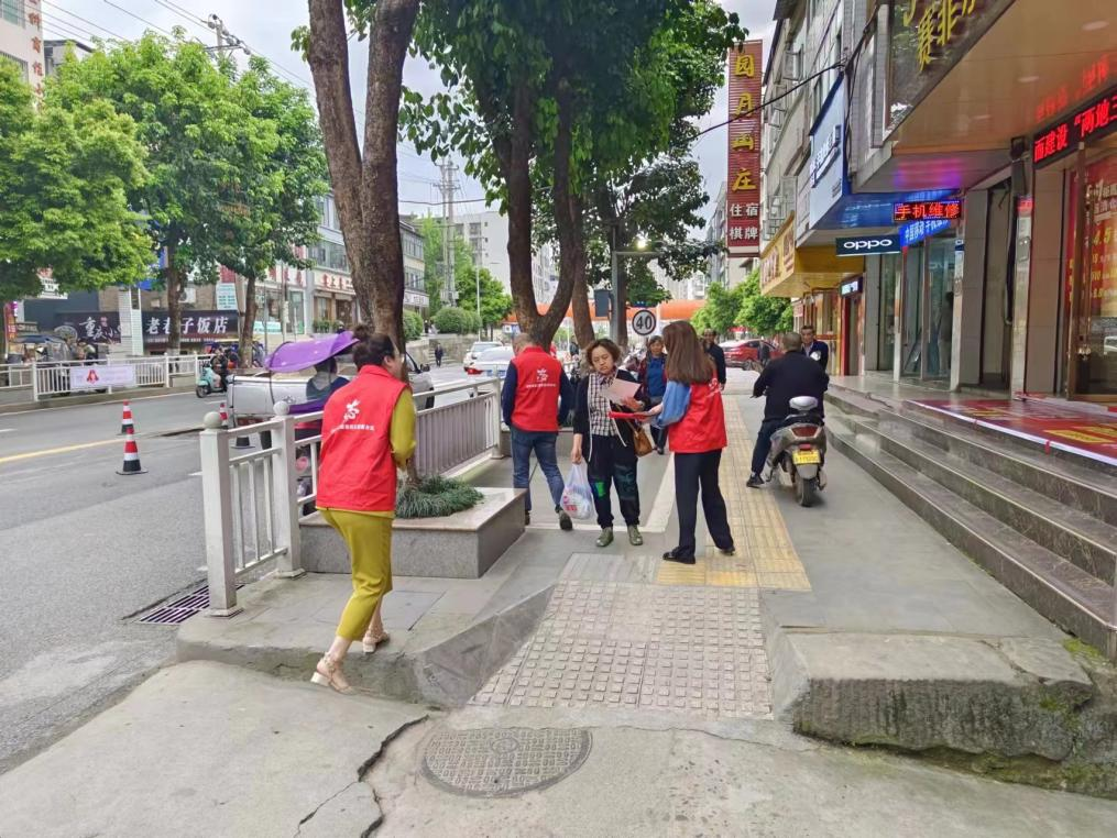 巴中市秦巴農(nóng)業(yè)融資擔保股份有限公司開展“創(chuàng)建文明城市，傳遞文明理念”主題創(chuàng)文宣傳活動