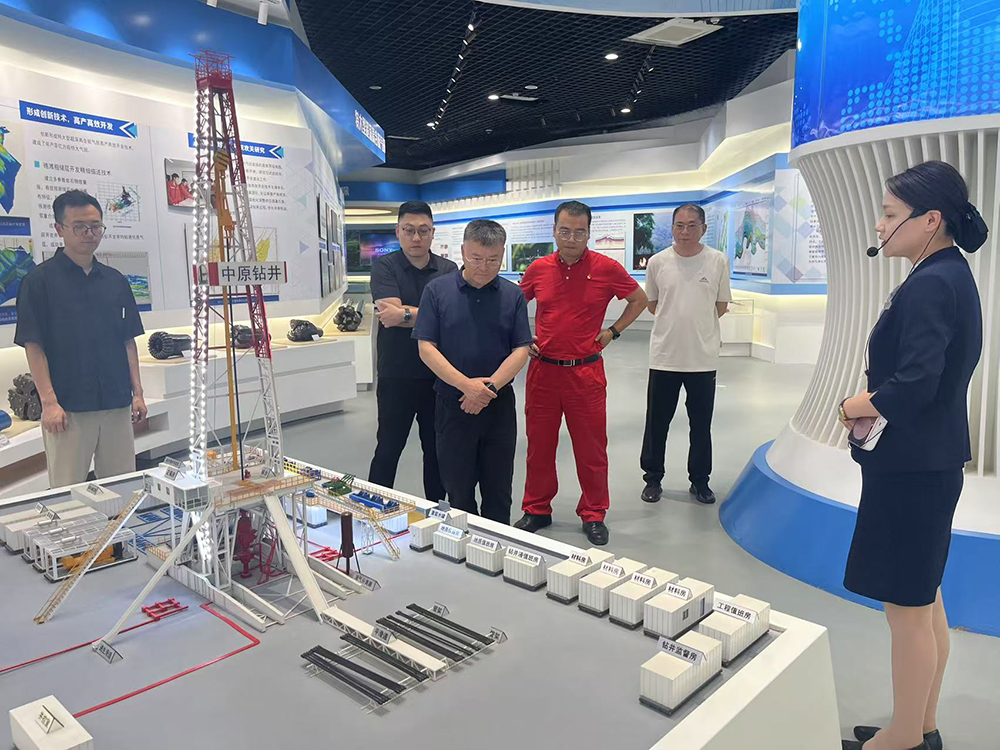 集團黨委副書記、總經理沈鵬帶隊到普光氣田考察交流